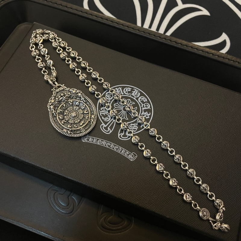 Ch**me He**ts necklaces
